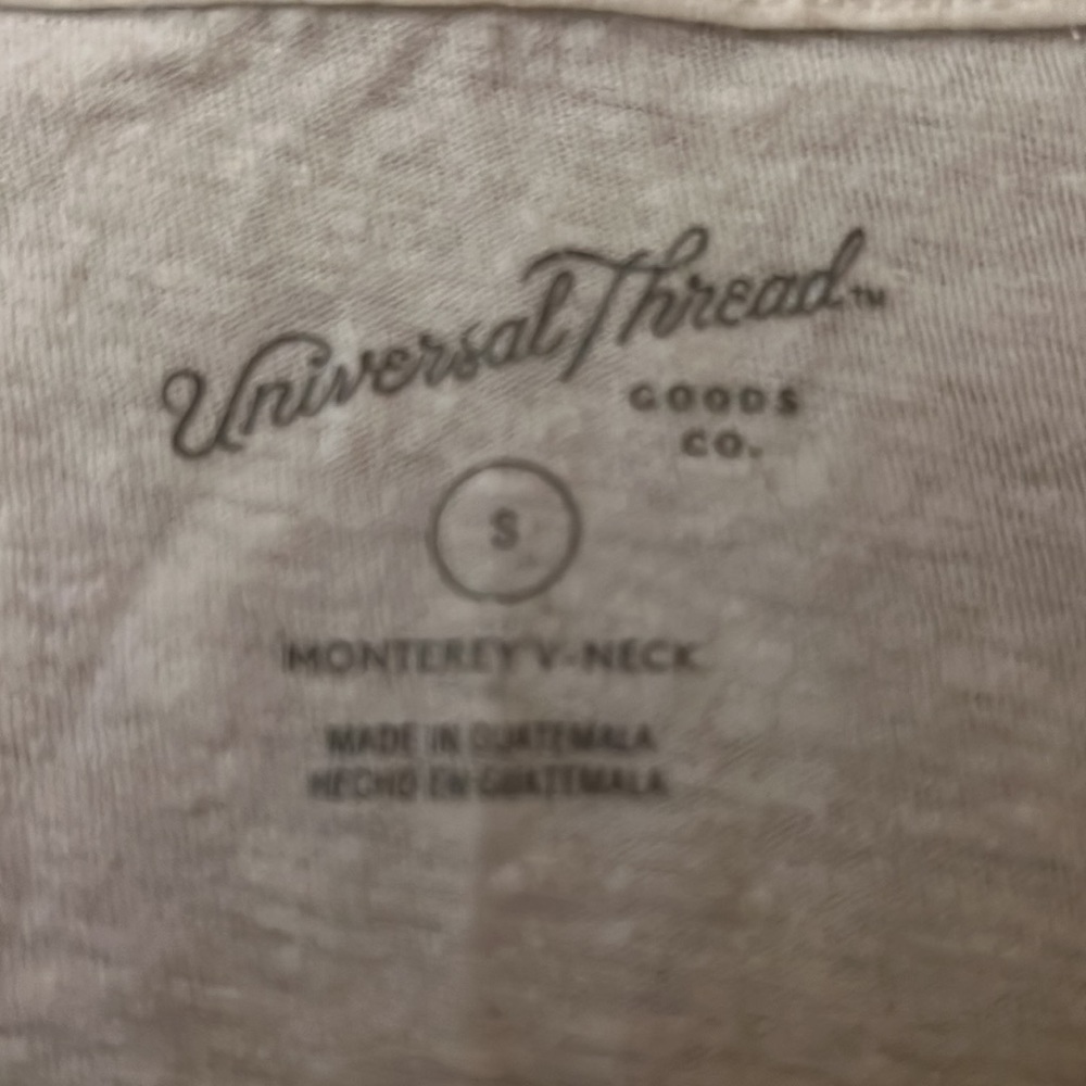 Universal Thread v-neck - Picture 4 of 6